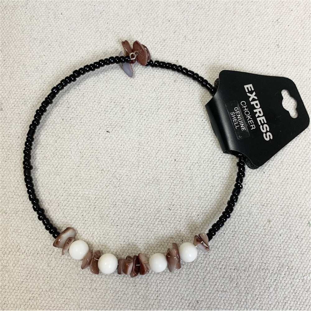 Express Shell Choker Necklace - Picture 4 of 5
